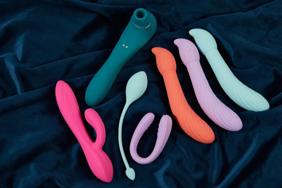 How Interactive Toys Work on Shemale Cam Sites